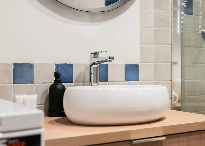 Cozy Black & White In Center With Free Garage By Renters Appartamento Poznań