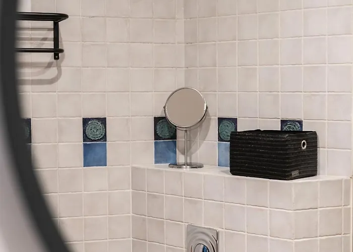 Cozy Black & White In Center With Free Garage By Renters Poznań