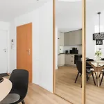 Apartman Cozy Black & White In Center With Free Garage By Renters *