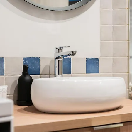 Cozy Black & White In Center With Free Garage By Renters Appartement Poznań