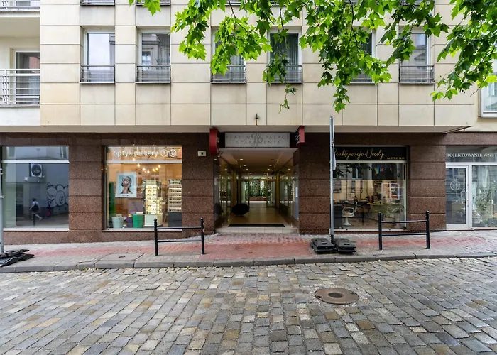 Cozy Black & White In Center With Free Garage By Renters Poznań