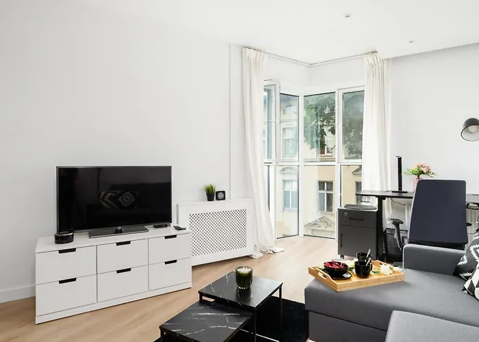 Cozy Black & White In Center With Free Garage By Renters * Poznań