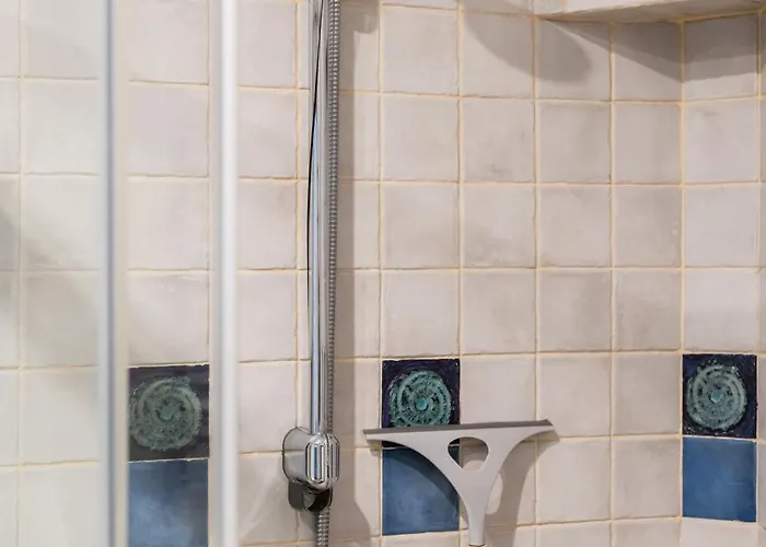 Cozy Black & White In Center With Free Garage By Renters Appartamento